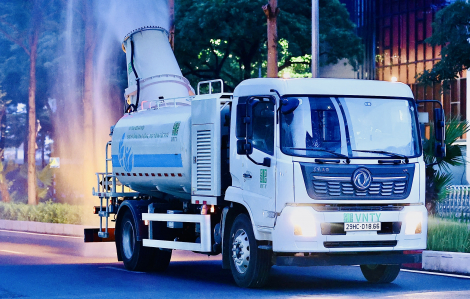 Cận cảnh "pháo xa sương mù" đánh bay bụi mù ở Hà Nội