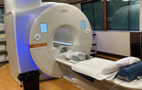 Người đàn ông Mỹ nguy kịch vì bị máy MRI "nuốt chửng"