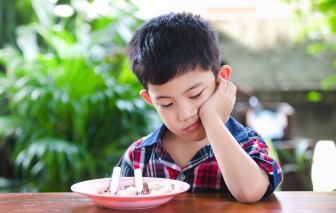 Mẹ đã biết về 'lỗ hổng vi chất dinh dưỡng' ở trẻ?