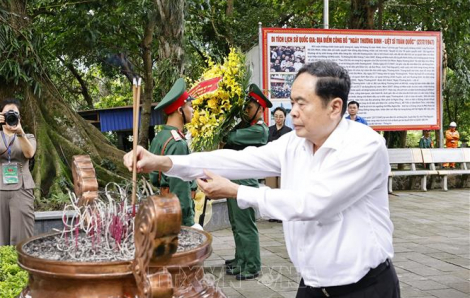 Chủ tịch Quốc hội Trần Thanh Mẫn tri ân các liệt sĩ, người có công tại Thái Nguyên