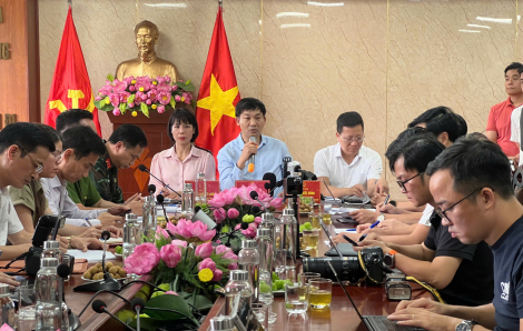 Vụ lật tàu ở Quảng Ninh: Dừng công tác tìm kiếm trước khi bão về