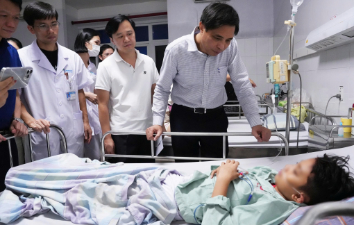 Sức khỏe 10 nạn nhân sống sót trong vụ lật tàu ở Quảng Ninh đã ổn định