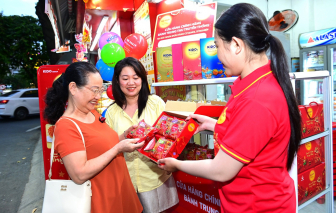 Bánh trung thu lên kệ sớm