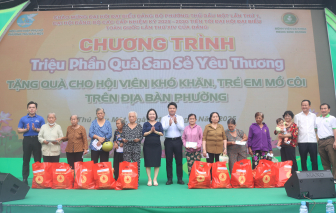 “Triệu phần quà san sẻ yêu thương” đến với phụ nữ, trẻ em phường Thủ Dầu Một