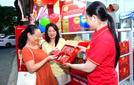 Bánh trung thu lên kệ sớm