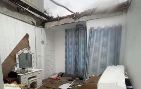 Dông lốc đã làm tốc mái 49 ngôi nhà ở TPHCM