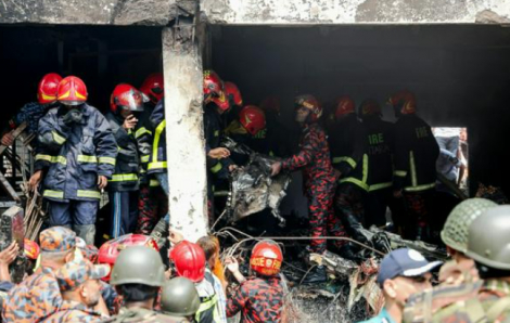 Máy bay đâm vào trường học ở Bangladesh, hơn 100 người thương vong