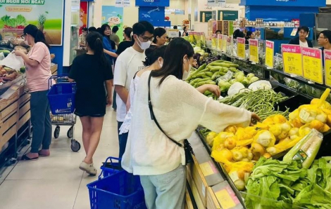 Siêu thị tăng lượng hàng, gia cố điểm bán ứng phó bão số 3