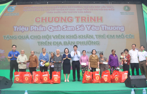 “Triệu phần quà san sẻ yêu thương” đến với phụ nữ, trẻ em phường Thủ Dầu Một