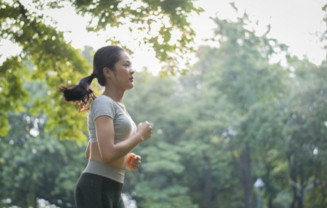 Vì sao phụ nữ dễ giảm cân và ít béo phì hơn nam giới