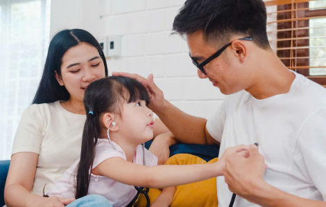 Giảm thu nhập, cha mẹ đành gửi con về quê