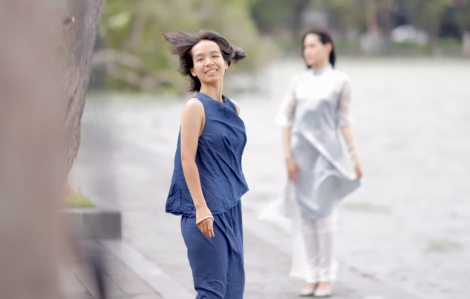 Hà Nội: Trời ngớt mưa, người dân ra đường check-in thời tiết đẹp