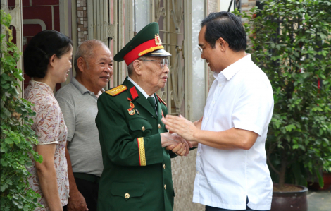 Chủ tịch UBND TPHCM thăm hỏi, tri ân người có công nhân Ngày Thương binh - Liệt sĩ