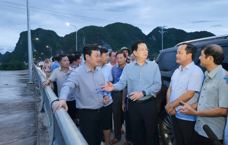 Tối 23/7, Phó thủ tướng trực tiếp kiểm tra, chỉ đạo khắc phục lũ lụt ở Nghệ An
