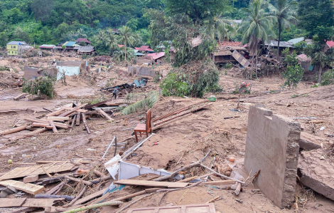 Xã biên giới Nghệ An tan hoang sau lũ dữ