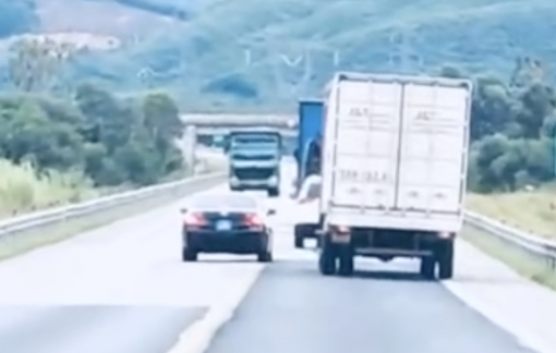 Cục CSGT: Không phải xe biển xanh nào cũng được ưu tiên