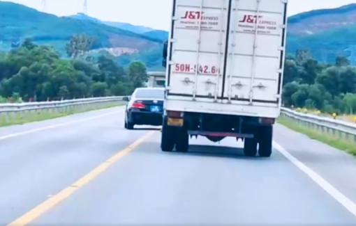 Xử phạt tài xế xe biển xanh “múa” trên đường cao tốc Cam Lộ - La Sơn