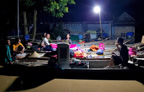 Đêm trắng ở vùng lũ xứ Nghệ