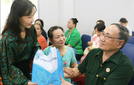 Những người vợ thương binh thầm lặng mà phi thường