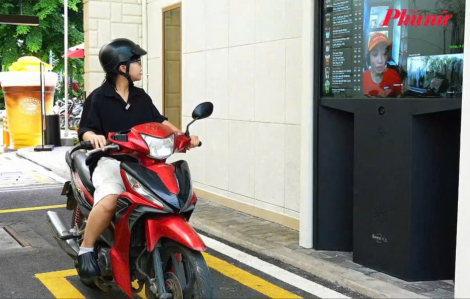 Trải nghiệm mua nước không cần xuống xe, drive-thru, đầy mới mẻ tại TPHCM
