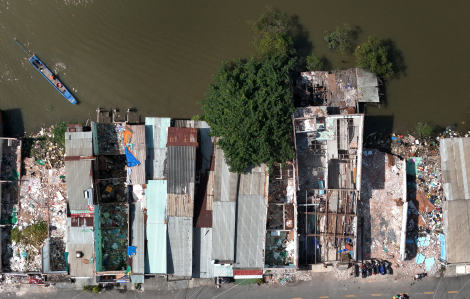 Người dân ven kênh Đôi tháo dỡ, di dời để chỉnh trang đô thị