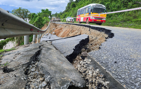 Quốc lộ huyết mạch nối miền xuôi lên miền Tây Nghệ An bị sạt lở nặng sau lũ