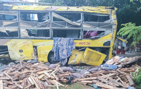 Xe khách lật ở Hà Tĩnh khiến 10 người tử vong: Xe chưa được cấp lại phù hiệu