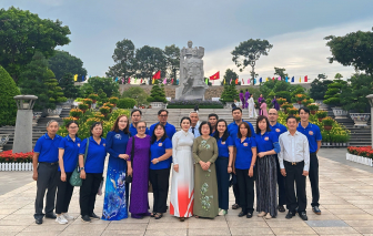 Lễ dâng hương và cuộc đối thoại với lòng biết ơn