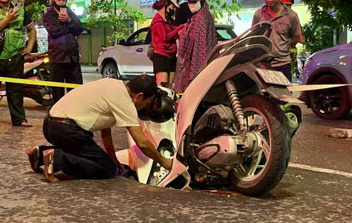 Hà Nội: Một xe máy bị sụp "hố tử thần"