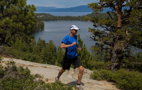 Huyền thoại Olympic 80 tuổi chạy bộ 237 giải marathon