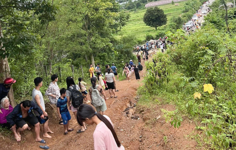 Nghe tin đồn vỡ đập thủy điện, người dân hoảng loạn tháo chạy lên núi
