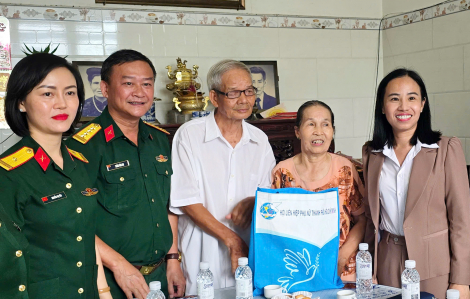 Phụ nữ TPHCM chăm lo cho gia đình chính sách