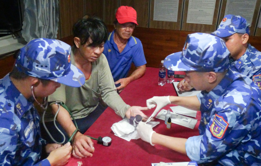 Cấp cứu kịp thời ngư dân gặp nạn trên biển Tây Nam