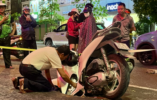 "Hố tử thần" trên đường phố Hà Nội là do rò rỉ ống nước