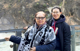 Má, xe đạp và sạp gạo