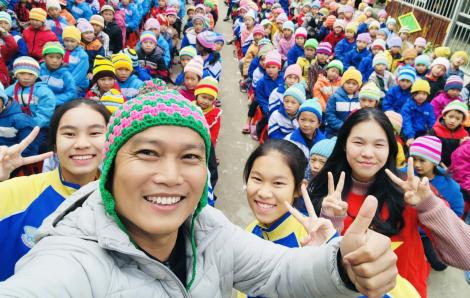 2 chị em đan yêu thương giúp trẻ nhỏ vùng cao