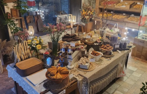 Đến quán ăn, quán cà phê trong phim “Luật sư phường Seocho”