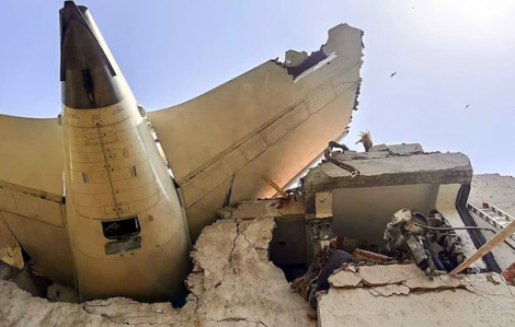 Nạn nhân nhỏ nhất trong vụ rơi máy bay Air India sống sót nhờ 2 lần hy sinh của mẹ