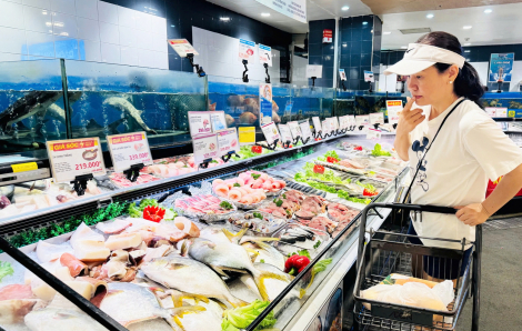 Người dân, doanh nghiệp mỏi cổ chờ hoàn thuế