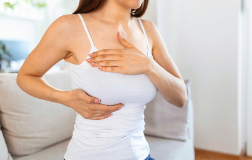 Nang vú và nang buồng trứng có nguy hiểm không?