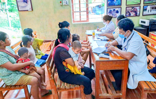 Từ “đẻ chòi” đến trạm xá: Cuộc chuyển mình của phụ nữ vùng cao