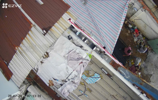 Vụ công trình gây sụt lún, nứt nhà dân: Chính quyền yêu cầu tạm ngưng, công trình vẫn rầm rộ xây