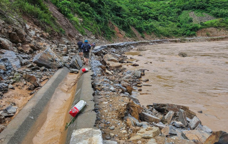 Hạ tầng giao thông miền Tây Nghệ An bị “xé nát” sau lũ