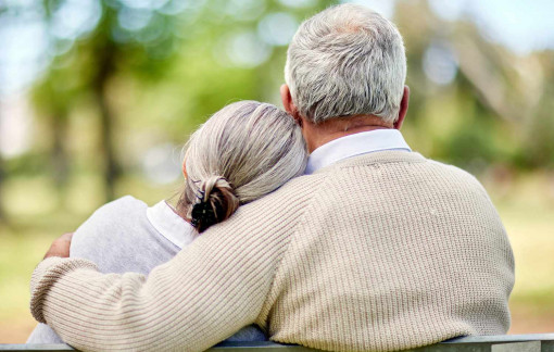 Muốn giúp mẹ thoát khỏi mối quan hệ sai trái