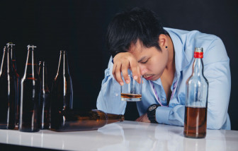 Cách sơ cứu nạn nhân bị đột quỵ và ngộ độc rượu