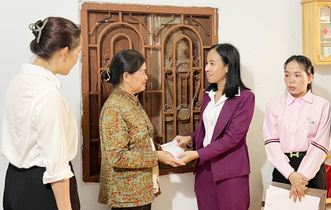 MTTQ Việt Nam TPHCM thăm hỏi, hỗ trợ khẩn cấp người dân vùng bão số 3