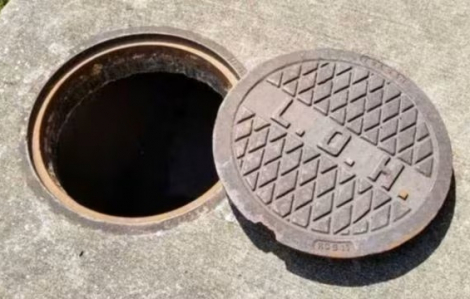 Ấn Độ: 24 giờ tìm kiếm bé trai bị nước cuốn xuống cống, kết thúc bằng sự may mắn kỳ lạ