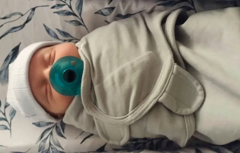 Bé trai được sinh ra từ phôi thai đông lạnh gần 31 năm