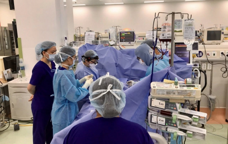 Bé trai 7 tuổi sốc tim, suy hô hấp sau hai ngày than mệt