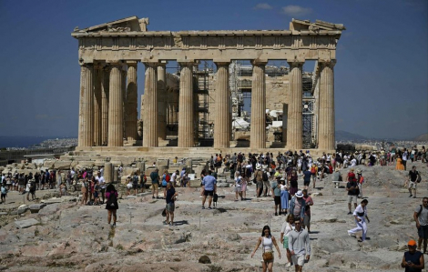 Phố cổ Athens Hy Lạp "nghẹt thở" vì quá tải khách du lịch